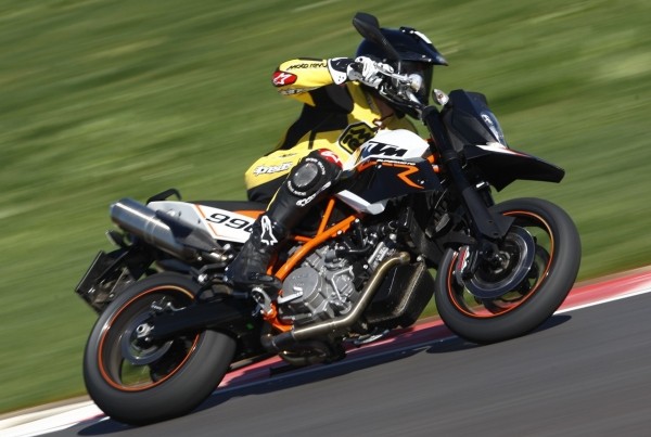 KTM 990 SMR 1.jpg