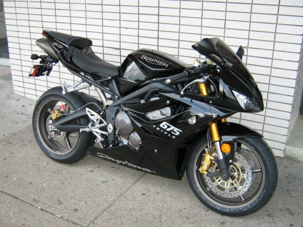 08daytona675black-628cc7.jpg