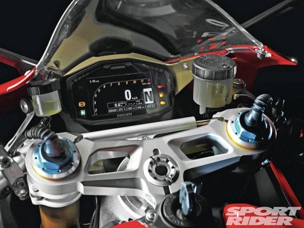 146-1206-04-z+2012-ducati-1199-panigale-s+TFT-screen.jpg