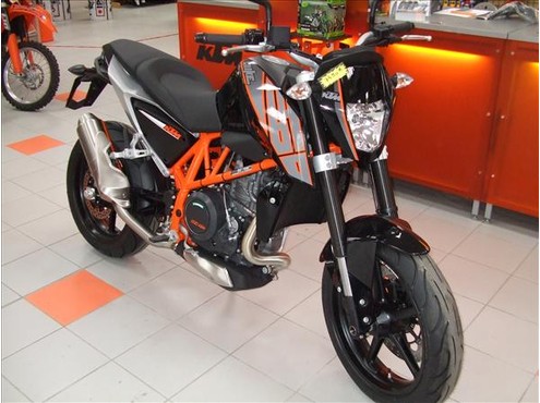 ktm-690-duke-2012-roadster_bf_9850546.jpg