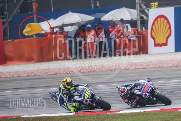 lorenzo-drapeau-jaune-rossi-sepang.jpeg